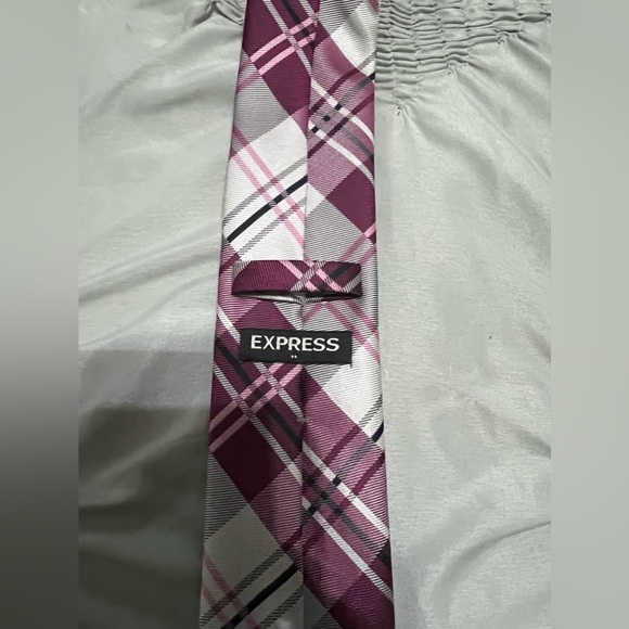 Men’s Checkered Express Tie - Picture 3 of 3